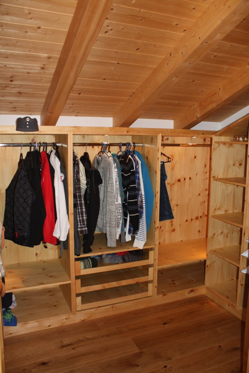 individueller Holzkleiderschrank